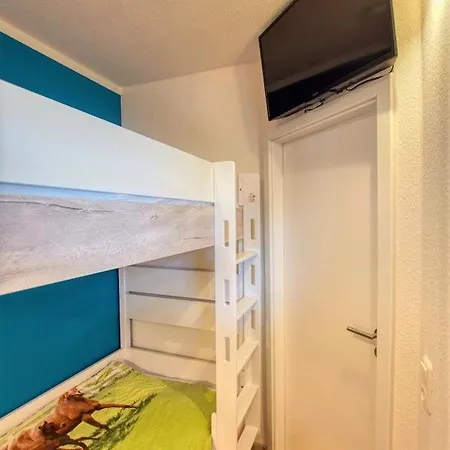- Haus E, App 0e0305 *